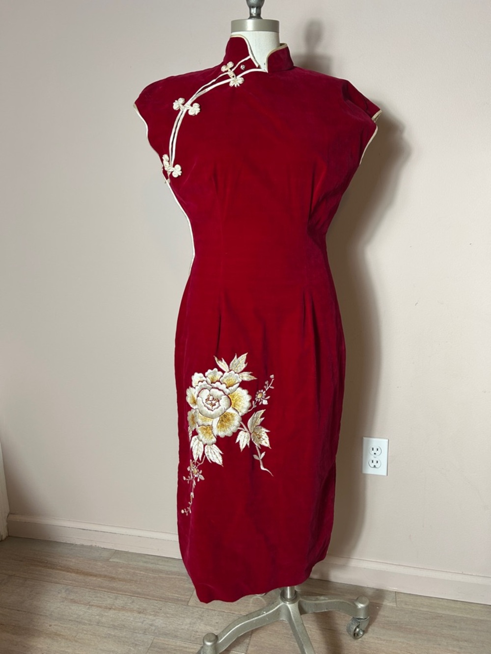 Classic Red Velvet Cheongsam Dress with Embroidered Floral Detail in gold Asian - Picture 4 of 17